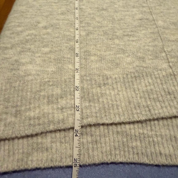 Vince Camuto Gray Crew Neck Sweater with Relaxed Fit - Picture 4 of 5